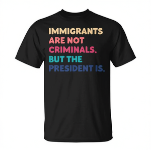 T-shirt Promozionale con Frase Audace: Gli Immigranti Non Sono Criminali President Is - Product Image 2