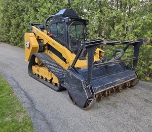 Chargeuse compacte sur chenilles CAT, attache broyeur forestier, chargeuse frontale, chargeuse-pelleteuse, capacité nominale de 4 tonnes, 92 kW - Product Image 1