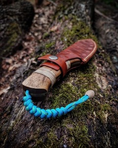 Couteaux de forgeron faits à la main Conceptions uniques Couteau médiéval tranchant durable Gaine en cuir pour une utilisation en extérieur OEM Personnalisé - Product Image 3