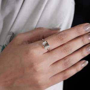 Bague de fiançailles en émeraude taillée en diamant cultivé en laboratoire East West, certifiée IGI, bijoux de mariage élégants - Product Image 6