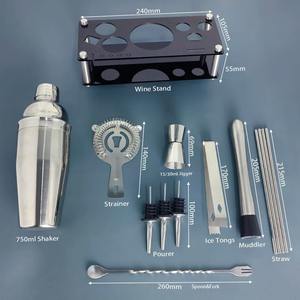 Ensemble de shakers à cocktail en acier inoxydable avec base et couvercle en bois élégants pour mariages et événements spéciaux - Product Image 4