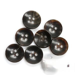 Botón Natural de Cuerno de Búfalo al por Mayor, Acabado en Blanco para Accesorios de Ropa, Alta Calidad - Product Image 2