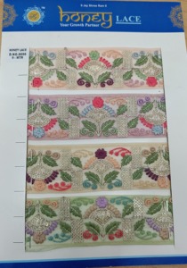 Dentelle brodée florale écologique et colorée - Décoration élégante pour la maison - Product Image 4