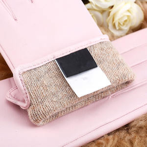 Guantes de moda de cuero de diseño moderno de alto rendimiento Tela elegante y cómoda para uso diario durante el invierno - Product Image 4