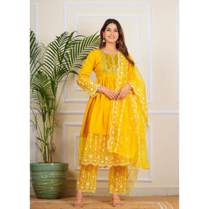 Conjunto de traje de 3 piezas de Ghera Kurti pesado tradicional con cosido Conjunto de traje cosido de 3 piezas de Ghera Kurti pesado exclusivo para ropa nupcial - Product Image 1