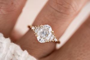 Corte ovalado 10x8 Anillo de compromiso de tres piedras Moissanite Oro Plata Lado Marquesa Mujer Joyería DE BODA OEM - Product Image 3