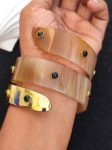 Bijoux en corne d'os Bracelet serpent en corne de buffle d'origine éthique Remplissage en or 18 carats avec un petit accent Pierre précieuse en onyx noir faite à la main - Product Image 3