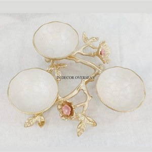 Flores Diseñador Chapado en oro y color blanco Textura única Calidad de lujo Metal Hecho Frutas Servir y Decoración de mesa Tazón - Product Image 4