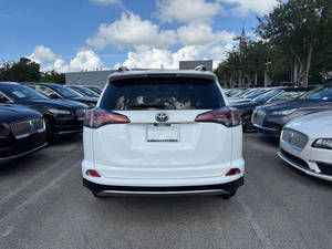 Toyota RAV4 XLE 4dr SUV Estándar de Fábrica 2018 - Product Image 2