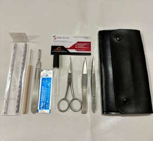 Kit de disección de estudiante de 8 piezas de acero inoxidable de alta calidad con bolsa de embalaje Kit de disección médica pinzas de tijera por Shu & Co - Product Image 1