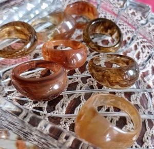 Anneaux en résine acrylique, forme ronde, faits à la main, anneaux d'amour, bijoux de fête pour femmes, vente en gros au meilleur prix - Product Image 3