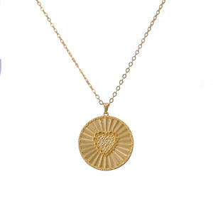 Collar con colgante redondo y chapado en oro con textura de corazón bonito, accesorios de Halloween de moda con collares de moda - Product Image 1