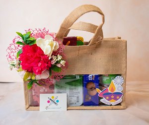 Bolsas de Regalo de Yute de Alta Calidad con Logotipo Personalizado al por Mayor, Bolsas de Compras de Tela Ecológicas con Patrón de Dibujos Animados, Colores y Tamaños Personalizados - Product Image 4