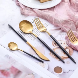 Ensemble de 4 couverts en acier inoxydable cuillère couteau fourchette couleur or plaqué parfait pour la cuisine utilisation de table poignées design martelées - Product Image 5