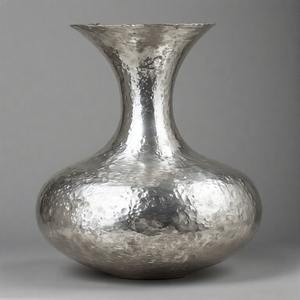 Vase en nickel sculpté pour entrées ou tables consoles Vase Floral Embossed Design Home Decor Accent Statement - Product Image 2