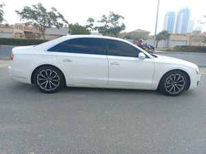 Audi A8 50 TFSI 4.5L V6 d'occasion 2023, automatique, transmission intégrale, sièges en cuir, intérieur foncé, compatible essence, toit ouvrant panoramique, caméra 360° arrière - Product Image 3