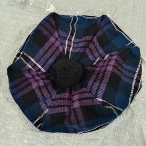 Este es un gorro escocés Tam O Shanter en el tradicional tartán Wallace. - Product Image 5