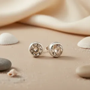 Boucles d'oreilles clous tendance pour femme en argent, avec zircon cubique couleur champagne, bijoux religieux, plaqué rhodium, zircon et perle, cadeau de fête, Art Palace, fabriqué en Inde - Product Image 1
