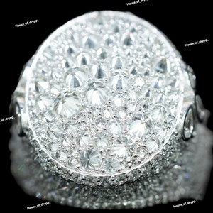 Bague classique en argent avec dôme rond serti de pierres, bijoux imposants et étincelants, style hip-hop audacieux - Product Image 2