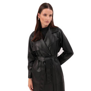 Manteau trench en cuir tricoté noir à double boutonnage pour femme avec ceinture - Product Image 1