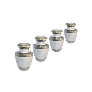 Mini urne funéraire en métal perforé souvenir petite urne commémorative faite à la main pour les cendres humaines adultes prix abordable - Product Image 5