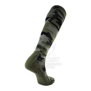 Calcetines deportivos unisex de tela elástica ligera que proporcionan comodidad, soporte y estilo, ideales para correr y hacer ejercicio. - Product Image 6