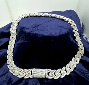 Cadena cubana Iced Out de plata de ley 925 con moissanita VVS de alto brillo y diseño geométrico para uso unisex - Product Image 1