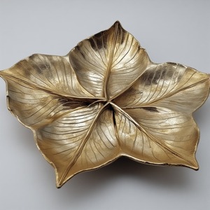 Serveur de fruits secs de luxe élégant en aluminium et verre Bols à trois feuilles Finition or antique Conçu Intérieurs décoratifs pour la salle à manger - Product Image 5