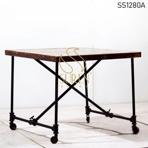 Mesa de madera maciza de aspecto clásico de diseñador, mesa de restaurante hecha a mano india, mesa de madera hecha a mano de hierro - Product Image 2