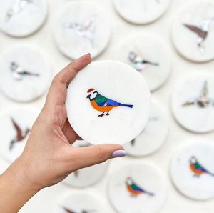 Vente chaude Dessous de verre en marbre à fleurs blanches avec incrustation Dessous de verre faits à la main Vaisselle de luxe Fournisseur de décoration pour la maison - Product Image 3