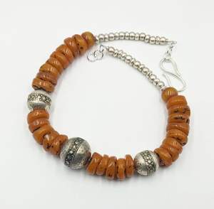 Bon collier en résine et métal collier pendentif en résine métallique fait à la main de bohême avec un prix abordable - Product Image 6