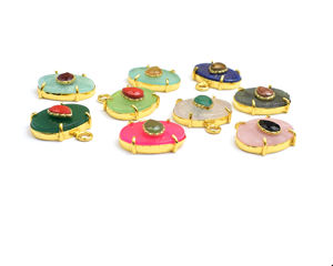 Pendentif de collier en plaqué or avec plusieurs pierres précieuses de forme ovale - Product Image 5