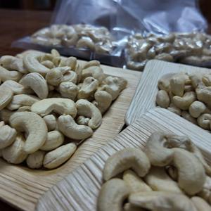 Suministro a Granel de Nueces de Anacardo de Camboya W320 Blancas Naturales 100% Naturales para Procesamiento de Alimentos y Refrigerios - Product Image 1