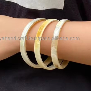 Hermoso grueso Natural de alta calidad cuerno de búfalo brazalete conjunto pulido arte popular Europa Animal estilo joyería - Product Image 1