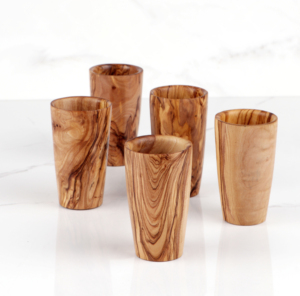 Taza de Madera de Olivo ArtisRaw - Diseño Vintage Tallado, Estilo Mediterráneo, Arte y Coleccionable - Product Image 3