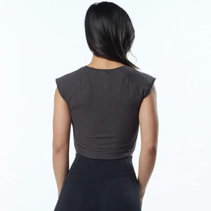 Camiseta de mujer personalizada de fabricante OEM, Camiseta corta de algodón negro liso para mujer - Product Image 5