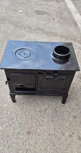 Estufa de Leña Dorello de Acero Negro con Compartimento para Horno y Tubo de Chimenea para Acampar al Aire Libre - Product Image 2