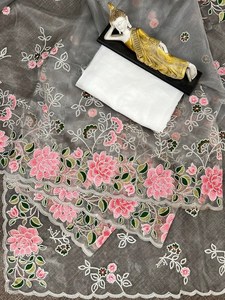 Nouveau designer de lancement pour mariage et festival Georgette Saree pour l'exportation dans le monde entier disponible au prix de gros - Product Image 4