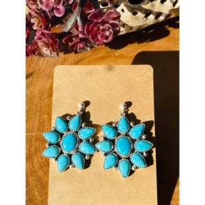Pendientes Colgantes de Plata de Ley y Turquesa Frank Kingman con Diseño Floral en Forma de Gota - Product Image 1