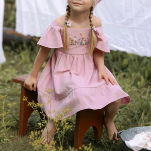 Robe brodée à la main en lin doux pour bébé fille Style décontracté pour le premier anniversaire des tout-petits OEM Made in Vietnam - Product Image 2