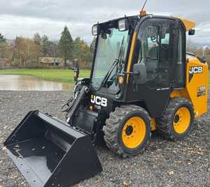 Cargadora Compacta de Ruedas JCB 155 de 55HP, Máquina de Construcción Compacta Diésel - Product Image 1
