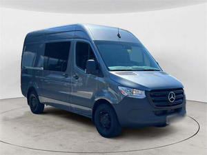 Furgoneta Sprinter 2024 Usada en Buen Estado, Tracción en las Cuatro Ruedas, Interior de Cuero, Exterior Oscuro, Control de Crucero Adaptativo, Transmisión Automática - Product Image 6