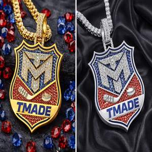 สร้อยคอจี้รูปทรงโล่ประดับเพชรโมอิสซาไนต์และเพชร CZ ทำมือ สไตล์ฮิปฮอป เงินแท้ 925 สำหรับผู้ชาย พร้อมสลักโลโก้ตามสั่ง เหมาะสำหรับงานฉลองครบรอบ - Product Image 3