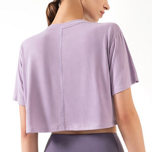 Top corto de verano para mujer, camiseta informal ajustada con estampado de cerezas y mangas cortas, tejido de punto de poliéster ecológico - Product Image 3