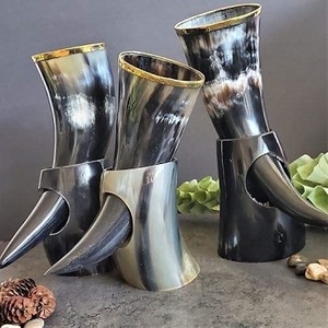 Nueva Venta caliente buey búfalo tallado a mano vikingo medieval beber cuerno con soportes de hierro Med cerveza cuernos naturales para beber - Product Image 1