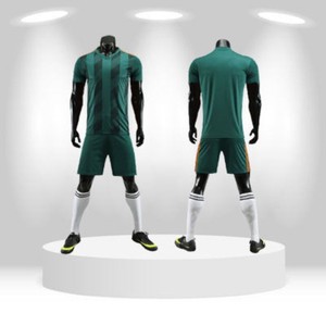 Uniformes de fútbol personalizados para clubes y escuelas, logotipo sublimado del equipo, Jersey y pantalones cortos, tela transpirable, proveedor OEM - Product Image 4