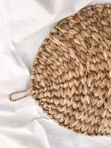 แผ่นรองจานรูปผักตบชวารูปใบไม้ดีไซน์ใหม่,ที่รองจานทอมีความกลมกลืนกับผ้าปูโต๊ะที่ตกแต่งด้านบนของเวียดนาม - Product Image 6