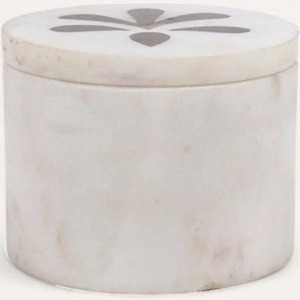 Boîte à bijoux en marbre blanc artisanale avec coffre de rangement de cadeau incrusté en laiton pour organiser vos pièces bien-aimées - Product Image 1