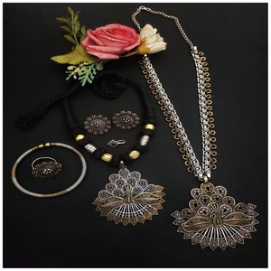 Collier long bicolore de qualité supérieure avec tour de cou en fil comprenant des boucles d'oreilles assorties, une bague, une épingle à nez et un Kada - Product Image 5