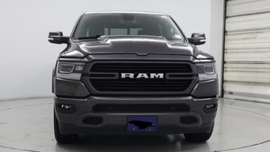 Ram 1500 Laramie Crew Cab 2020, Caja de 5'7'', 4WD, Usada en Buen Estado - Product Image 2